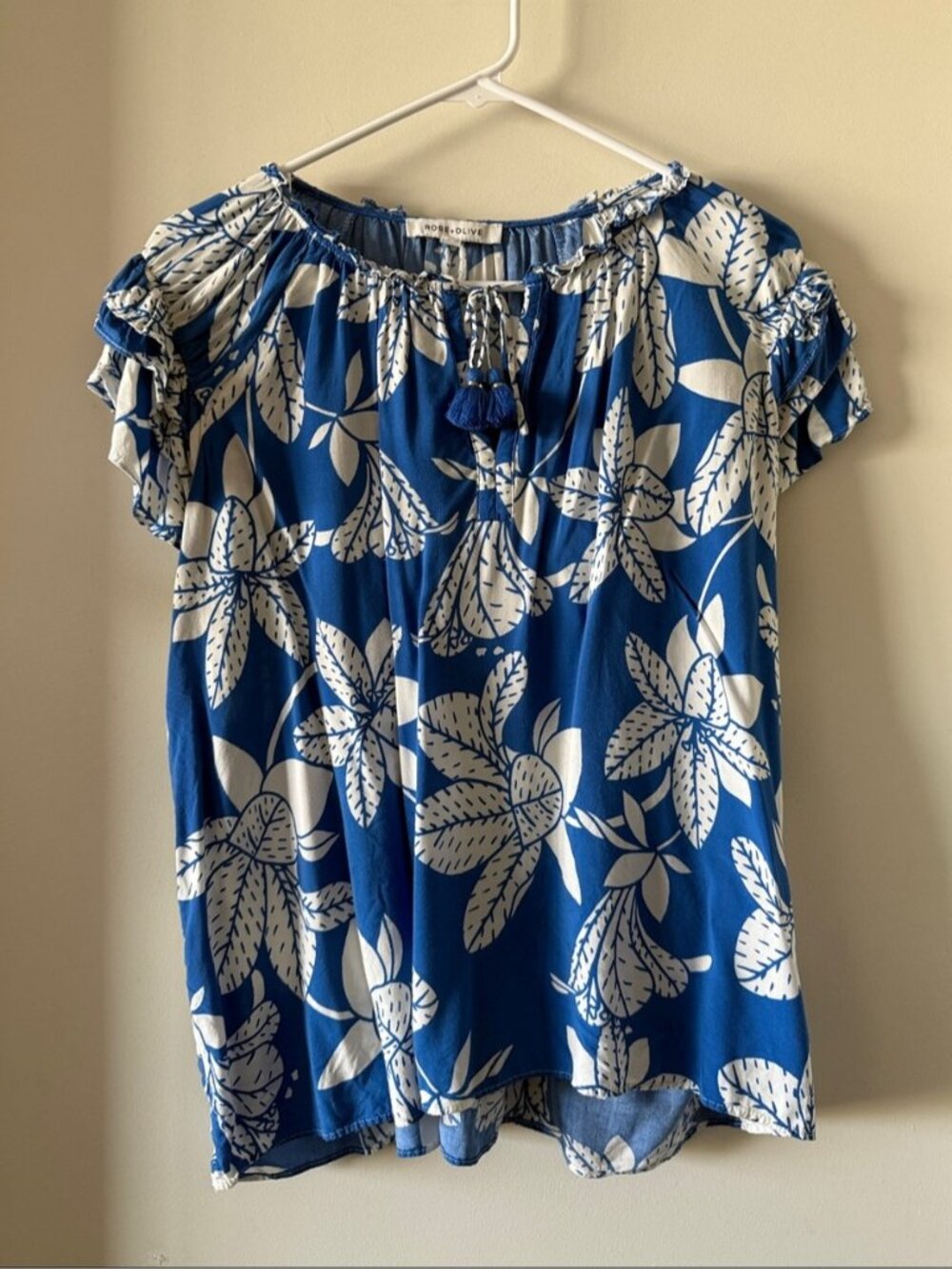 Fluttersleeve Top